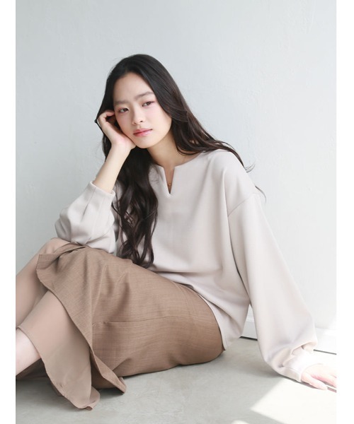 fifth(フィフス)の「ダンボールキーネックプルオーバー(Tシャツ/カットソー・レディース・グレイッシュベージュ・M)」の1枚目の写真
