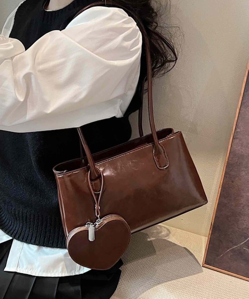 TONE SELECT GOODS（トーンセレクトグッズ）の「Liaa/ハート型ポーチ付き スクエア ハンドバッグ  A18865（ハンドバッグ・レディース・ブラック/ブラウン・FREE）」の2枚目の写真