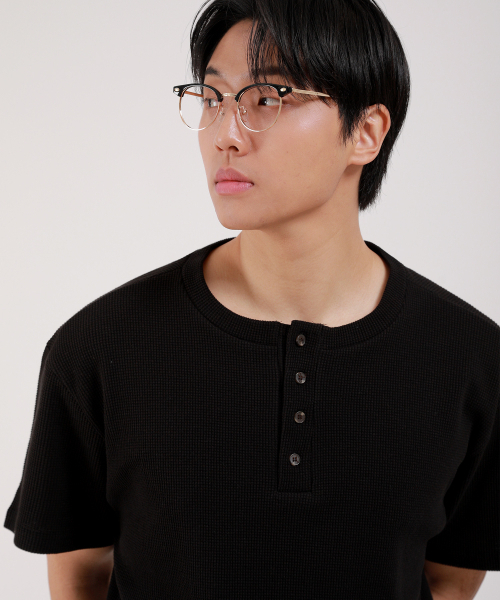 DEVELOVE(デヴローブ)の「ベーシックヘンリーネックワッフル半袖Tシャツ_ブラック(Tシャツ/カットソー・メンズ・ブラック・MEDIUM/LARGE/X-LARGE/XX-LARGE)」の4枚目の写真