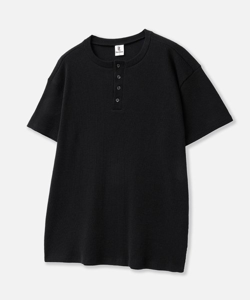 DEVELOVE(デヴローブ)の「ベーシックヘンリーネックワッフル半袖Tシャツ_ブラック(Tシャツ/カットソー・メンズ・ブラック・MEDIUM/LARGE/X-LARGE/XX-LARGE)」の5枚目の写真