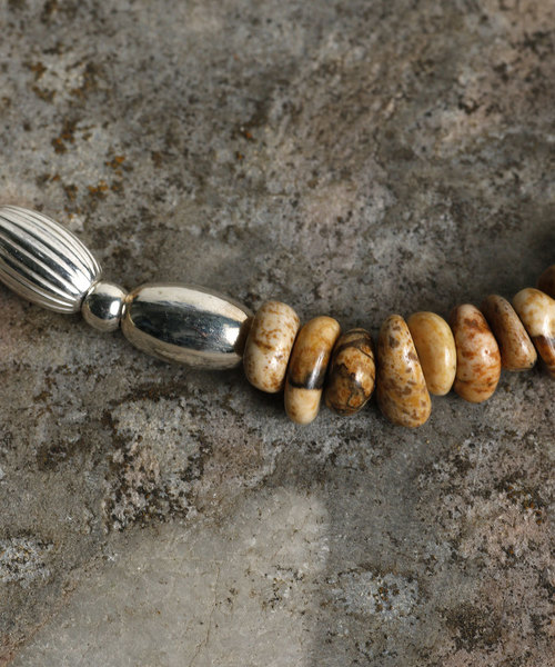 Magine（マージン）の「Magine×idealismsound TUMBLE STONE LONG NECKLACE：タンブルストーン ロングネックレス（ネックレス・メンズ・ターコイズブルー/ホワイト/ブラウン/ブラック・FREE）」の17枚目の写真