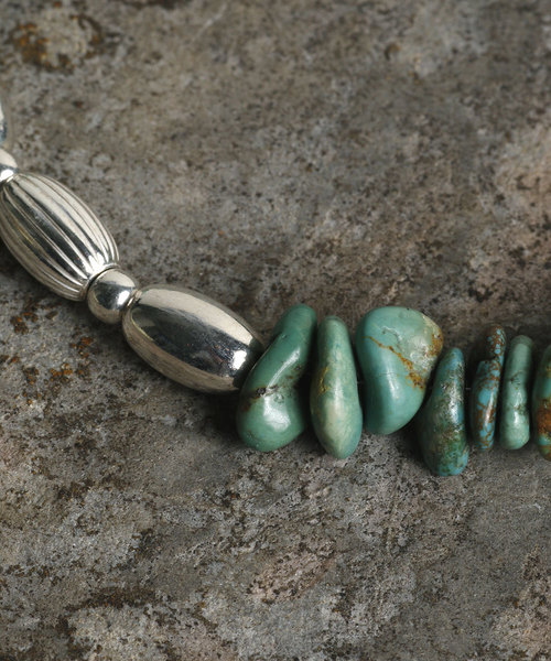 Magine（マージン）の「Magine×idealismsound TUMBLE STONE LONG NECKLACE：タンブルストーン ロングネックレス（ネックレス・メンズ・ターコイズブルー/ホワイト/ブラウン/ブラック・FREE）」の6枚目の写真