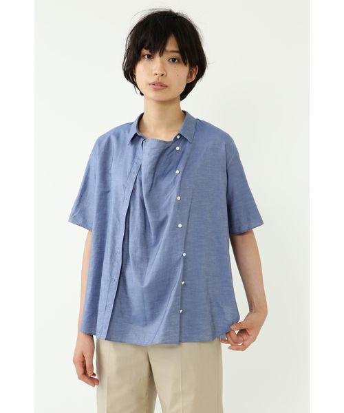 human woman(ヒューマンウーマン)の「綿麻シャンブレー3WAYブラウス(シャツ/ブラウス・レディース・ホワイト/ブルー・MEDIUM)」の2枚目の写真