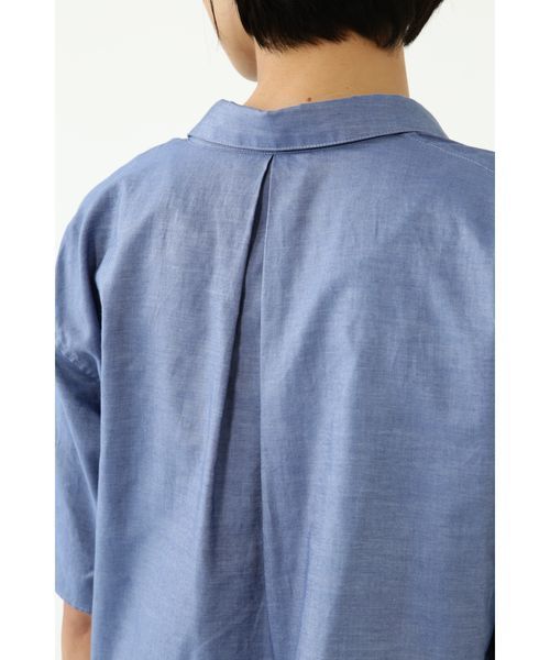 human woman(ヒューマンウーマン)の「綿麻シャンブレー3WAYブラウス(シャツ/ブラウス・レディース・ホワイト/ブルー・MEDIUM)」の6枚目の写真