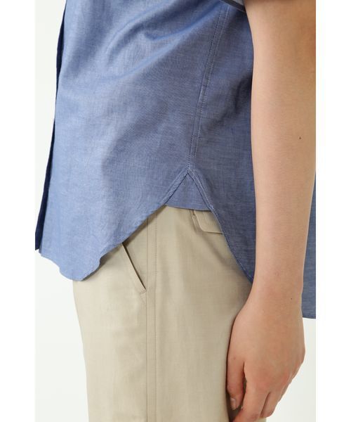 human woman(ヒューマンウーマン)の「綿麻シャンブレー3WAYブラウス(シャツ/ブラウス・レディース・ホワイト/ブルー・MEDIUM)」の9枚目の写真