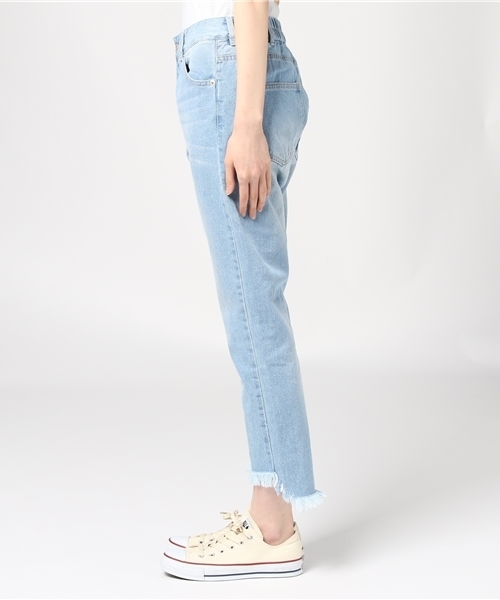 MERLOT（メルロー）の「カットオフテーパードデニムパンツ585-4527（デニムパンツ・レディース・ブルー/ライトブルー・FREE）」の4枚目の写真