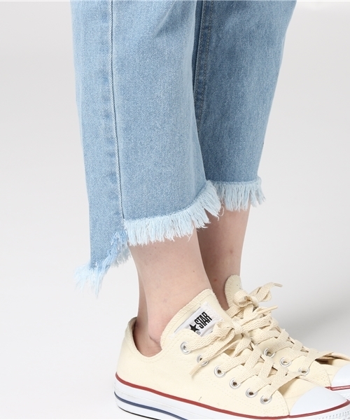 MERLOT（メルロー）の「カットオフテーパードデニムパンツ585-4527（デニムパンツ・レディース・ブルー/ライトブルー・FREE）」の9枚目の写真