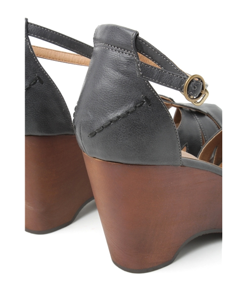 Kastane（カスタネ）の「リングウッドウェッジ（サンダル・レディース・ダークブラウン/ベージュ/ブラック・36/37/38）」の8枚目の写真