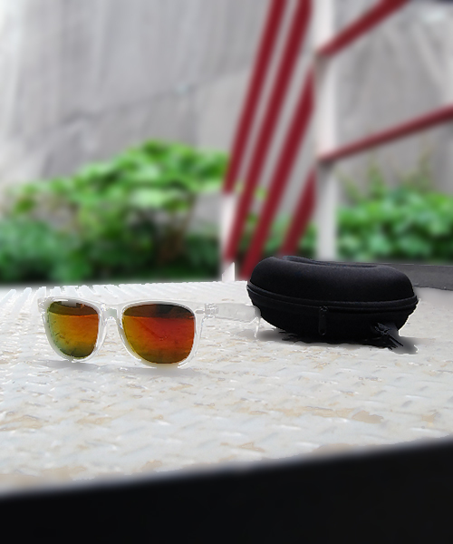 Request（リクエスト）の「【REQUEST】　サングラス　ウェイファーラータイプ　UV400 PROTECTION　ソフトケース付（サングラス・メンズ・ブルー系その他/シルバー系その他/ゴールド系その他/ホワイト×ブラック/ブラック×ブラック/ブラック×ブルー・ONE SIZE）」の6枚目の写真