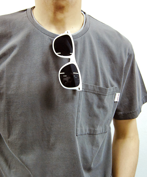 Request（リクエスト）の「【REQUEST】　サングラス　ウェイファーラータイプ　UV400 PROTECTION　ソフトケース付（サングラス・メンズ・ブルー系その他/シルバー系その他/ゴールド系その他/ホワイト×ブラック/ブラック×ブラック/ブラック×ブルー・ONE SIZE）」の20枚目の写真