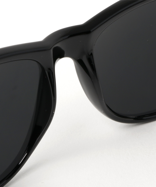 Request（リクエスト）の「【REQUEST】　サングラス　ウェイファーラータイプ　UV400 PROTECTION　ソフトケース付（サングラス・メンズ・ブルー系その他/シルバー系その他/ゴールド系その他/ホワイト×ブラック/ブラック×ブラック/ブラック×ブルー・ONE SIZE）」の10枚目の写真