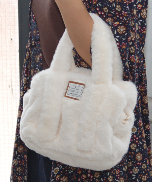 PASSE-DIX（パスディス）の「PASSE-ＤIX / パスディス　ファ－ダブルポケットミニボストン（ショルダーバッグ・レディース・ピンク/ブラック/オフホワイト/ブルー/グレー/ベージュ・FREE）」の2枚目の写真