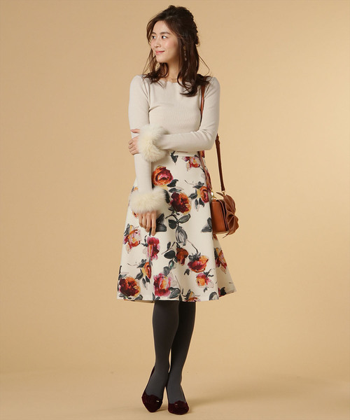 SWINGLE（スウィングル）の「オリジナル柄サハラフラワープリントスカート◆（スカート・レディース・ベージュ系その他/グレー系その他・SMALL/MEDIUM）」の2枚目の写真