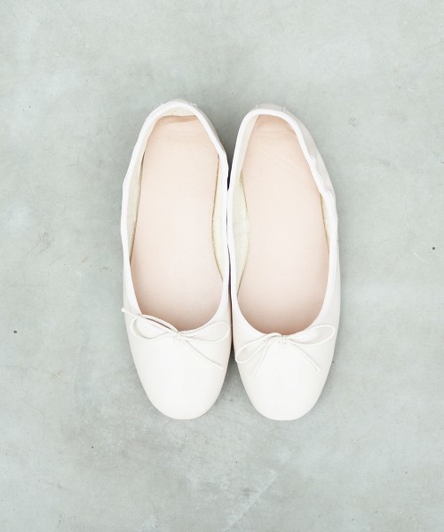 TODAYFUL(トゥデイフル)の「ラウンドバレーシューズ(バレエシューズ・レディース・ブラック/カーキ/キナリ/レッド系その他・36inch/37inch/38inch)」の2枚目の写真