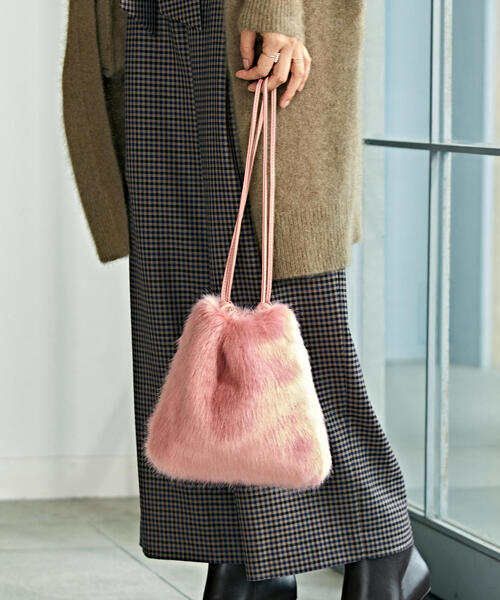 green label relaxing（グリーンレーベルリラクシング）の「KFC F/FUR キンチャク 2WAYバッグ（ショルダーバッグ・レディース・ブラック/パープル/レッド/ベージュ/ライトグレー/モカ/ピンク・FREE）」の7枚目の写真