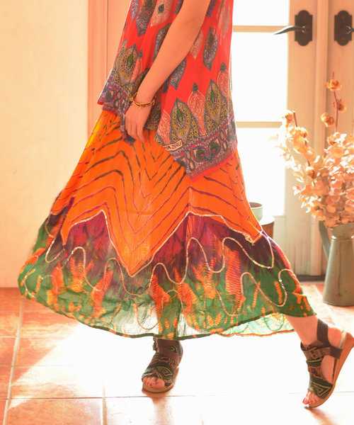 チャイハネ（チャイハネ）の「【チャイハネ】yul タイダイ風プリントスパンコール刺繍ロングスカート（スカート・レディース・ブラック/ブルー/ピンク/イエロー・FREE）」の3枚目の写真