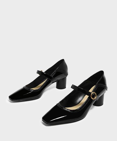 CHARLES & KEITH(チャールズ & キース)の「ブロウグディテールメリージェーン / BROGUE DETAIL MARY JANES(ローファー・レディース・ブラック/マスタード・22.5cm/23cm/23.5cm/24.5cm/25cm)」の4枚目の写真