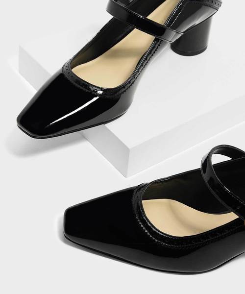 CHARLES & KEITH(チャールズ & キース)の「ブロウグディテールメリージェーン / BROGUE DETAIL MARY JANES(ローファー・レディース・ブラック/マスタード・22.5cm/23cm/23.5cm/24.5cm/25cm)」の6枚目の写真