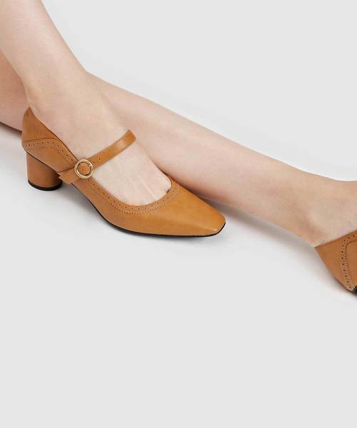 CHARLES & KEITH(チャールズ & キース)の「ブロウグディテールメリージェーン / BROGUE DETAIL MARY JANES(ローファー・レディース・ブラック/マスタード・22.5cm/23cm/23.5cm/24.5cm/25cm)」の14枚目の写真