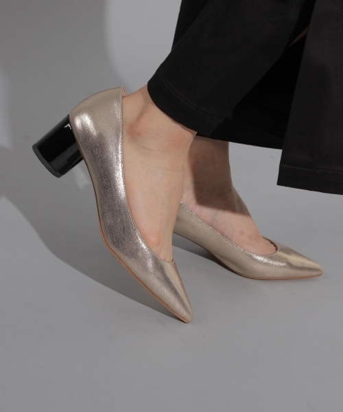 PAGEBOY（ページボーイ）の「メタリックヒールポインテッドパンプス（パンプス・レディース・ブラック/ゴールド/レオパード・SMALL/MEDIUM/LARGE）」の2枚目の写真