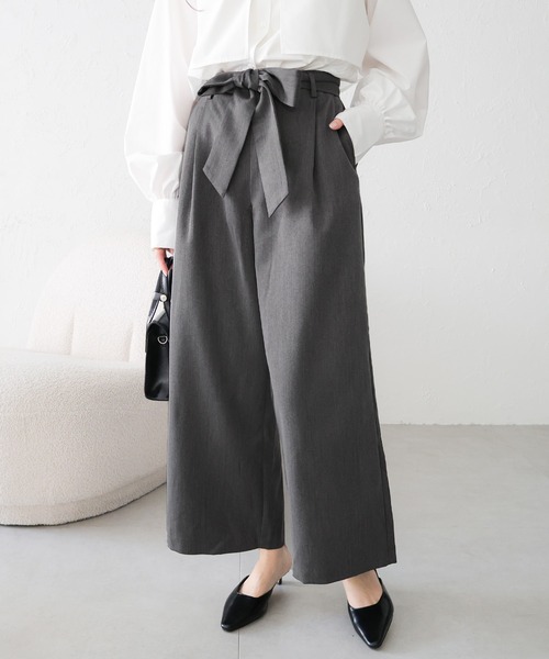 andme（アンドミー）の「きれいめツイル美脚ウエストリボンタックワイドパンツ（スラックス・レディース・ブラック/ネイビー/ピンク/ベージュ系その他/ダークカーキ/マスタード/グリーン系その他/チャコールグレー/グレー系その他/オレンジ系その他/モカ/ベージュ系その他2/ラベンダー/ベージュ系その他3・L/S/M/XL/XXL）」の3枚目の写真