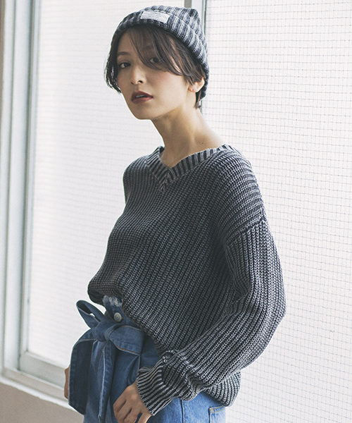 VENCEEXCHANGE（ヴァンスエクスチェンジ）の「ストーンウォッシュニット（ニット/セーター・レディース・ブラック/ブラウン/オフホワイト/ブルー・M）」の2枚目の写真