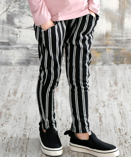 Bee des Bee(ビーデスビー)の「スウェット サルエル テーパードパンツ(スウェットパンツ・キッズ・ブラック系その他2/ストライプ/ドット/チェック/ブラック系その他/ホワイト×グレー/ブラック系その他6/ブラック系その他4/その他/ブラック系その他5/ブルー系その他/ネイビー/グレー/ブラック系その他3/ワインレッド/ブラック・110cm/120cm/140cm/130cm/100cm/90cm)」の14枚目の写真