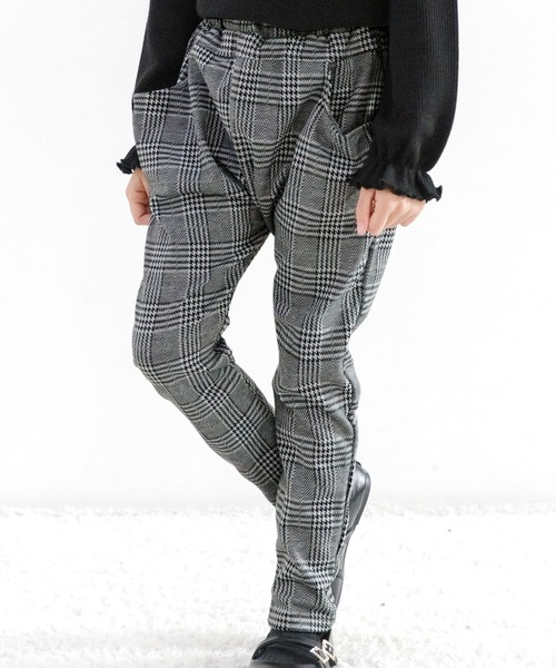 Bee des Bee(ビーデスビー)の「スウェット サルエル テーパードパンツ(スウェットパンツ・キッズ・ブラック系その他2/ストライプ/ドット/チェック/ブラック系その他/ホワイト×グレー/ブラック系その他6/ブラック系その他4/その他/ブラック系その他5/ブルー系その他/ネイビー/グレー/ブラック系その他3/ワインレッド/ブラック・110cm/120cm/140cm/130cm/100cm/90cm)」の16枚目の写真