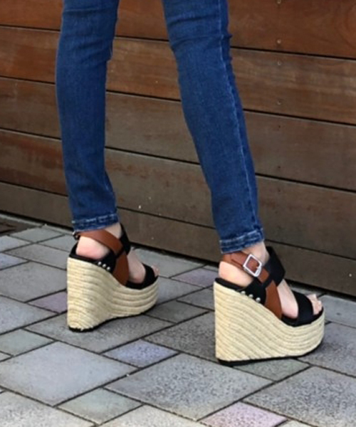 ENVYM(アンビー)の「JUTE WEDGE SANDAL(サンダル・レディース・ブラック・22.5㎝/23.5㎝/24.5㎝)」の4枚目の写真