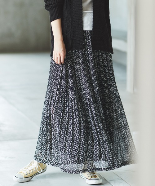 RANAN（ラナン）の「シフォンプリーツマキシスカート（スカート・レディース・ブラック/ブラウン/イエロー/チェック/レオパード/ブラック系その他/レッド系その他/ブルー系その他/アニマル/その他1/ブラック×ホワイト/ピンク/グリーン/ベージュ系その他/ライトグレー/オレンジ系その他/ネイビー/ブラック系その他2/ベージュ系その他2・LL/M/L）」の4枚目の写真