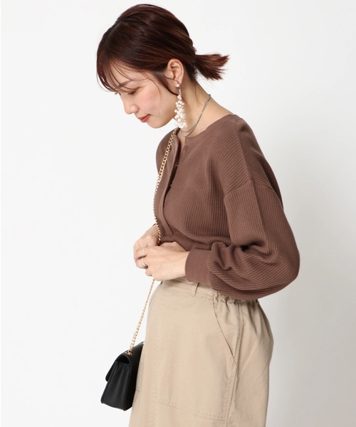 earth music&ecology（アースミュージックアンドエコロジー）の「オーガニックコットンホック付きヘンリープルオーバー＊（Tシャツ/カットソー・レディース・ブラック/ベージュ/ブラウン/アイボリー/ブルー/ラベンダー・FREE）」の3枚目の写真