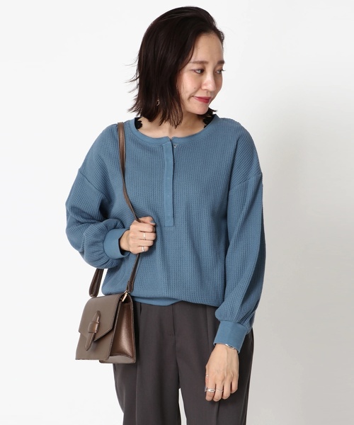 earth music&ecology（アースミュージックアンドエコロジー）の「オーガニックコットンホック付きヘンリープルオーバー＊（Tシャツ/カットソー・レディース・ブラック/ベージュ/ブラウン/アイボリー/ブルー/ラベンダー・FREE）」の5枚目の写真