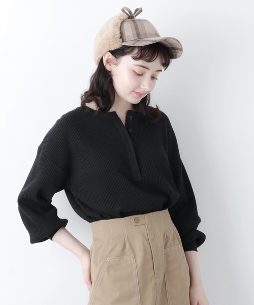 earth music&ecology（アースミュージックアンドエコロジー）の「オーガニックコットンホック付きヘンリープルオーバー＊（Tシャツ/カットソー・レディース・ブラック/ベージュ/ブラウン/アイボリー/ブルー/ラベンダー・FREE）」の2枚目の写真