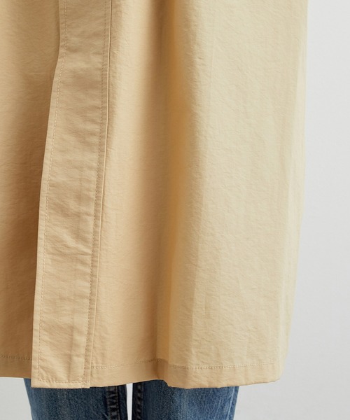 ADAM ET ROPE'(アダムエロペ)の「フーデットロングナイロンコート(その他アウター・レディース・ベージュ/カーキ・FREE)」の13枚目の写真