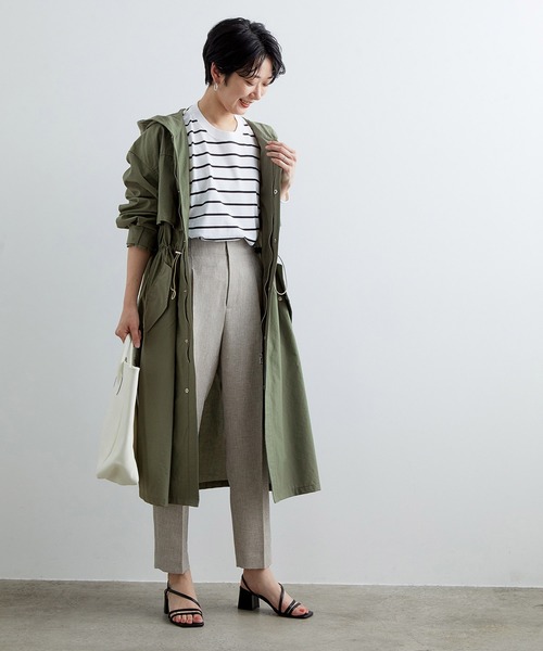 ADAM ET ROPE'(アダムエロペ)の「フーデットロングナイロンコート(その他アウター・レディース・ベージュ/カーキ・FREE)」の17枚目の写真