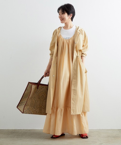 ADAM ET ROPE'(アダムエロペ)の「フーデットロングナイロンコート(その他アウター・レディース・ベージュ/カーキ・FREE)」の18枚目の写真