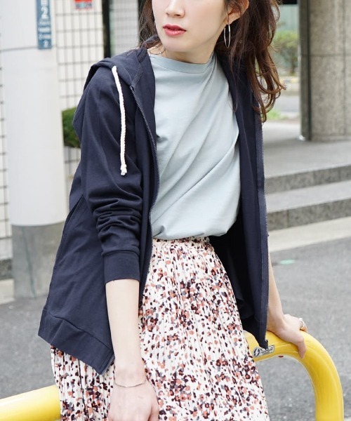 zootie(ズーティー)の「【汗が染みない!サッと羽織ってUV対策にも♪】 汗しみない パーカー 汗染み防止(パーカー・レディース・ラベンダー/オフホワイト/フューシャピンク/ライトブルー/ネイビー/カーキ/パープル/ロイヤルブルー/杢グレー/ブラック/キャメル/イエロー/グレイッシュブルー/グレイッシュベージュ/ライトカーキ/オレンジ系その他/ブラウン/オレンジ系その他2/モカ/パープル系その他/アイボリー/ダークグリーン/ダークブラウン/ブルー系その他2/ミント/レッド系その他/イエロー系その他・M/LL/3L/L)」の14枚目の写真