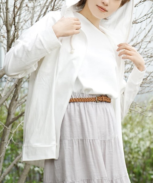 zootie(ズーティー)の「【汗が染みない!サッと羽織ってUV対策にも♪】 汗しみない パーカー 汗染み防止(パーカー・レディース・ラベンダー/オフホワイト/フューシャピンク/ライトブルー/ネイビー/カーキ/パープル/ロイヤルブルー/杢グレー/ブラック/キャメル/イエロー/グレイッシュブルー/グレイッシュベージュ/ライトカーキ/オレンジ系その他/ブラウン/オレンジ系その他2/モカ/パープル系その他/アイボリー/ダークグリーン/ダークブラウン/ブルー系その他2/ミント/レッド系その他/イエロー系その他・M/LL/3L/L)」の2枚目の写真