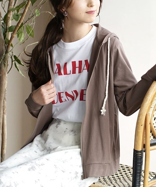 zootie(ズーティー)の「【汗が染みない!サッと羽織ってUV対策にも♪】 汗しみない パーカー 汗染み防止(パーカー・レディース・ラベンダー/オフホワイト/フューシャピンク/ライトブルー/ネイビー/カーキ/パープル/ロイヤルブルー/杢グレー/ブラック/キャメル/イエロー/グレイッシュブルー/グレイッシュベージュ/ライトカーキ/オレンジ系その他/ブラウン/オレンジ系その他2/モカ/パープル系その他/アイボリー/ダークグリーン/ダークブラウン/ブルー系その他2/ミント/レッド系その他/イエロー系その他・M/LL/3L/L)」の8枚目の写真