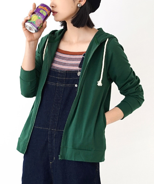 zootie(ズーティー)の「【汗が染みない!サッと羽織ってUV対策にも♪】 汗しみない パーカー 汗染み防止(パーカー・レディース・ラベンダー/オフホワイト/フューシャピンク/ライトブルー/ネイビー/カーキ/パープル/ロイヤルブルー/杢グレー/ブラック/キャメル/イエロー/グレイッシュブルー/グレイッシュベージュ/ライトカーキ/オレンジ系その他/ブラウン/オレンジ系その他2/モカ/パープル系その他/アイボリー/ダークグリーン/ダークブラウン/ブルー系その他2/ミント/レッド系その他/イエロー系その他・M/LL/3L/L)」の1枚目の写真