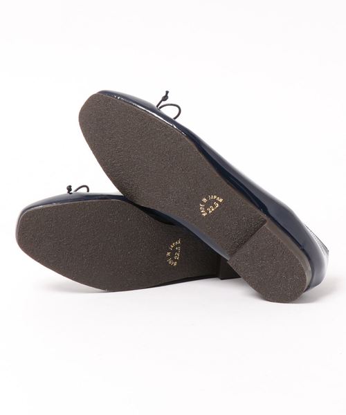 Balancoire（ブランコアール）の「【防水】撥水レインストレッチエナメルスクエアトゥパンプス【MADE IN JAPAN】（パンプス・レディース・ダークベージュ/ネイビー/ワイン/ブラック・24.0cm/22.5cm/24.5cm/23.5cm/23.0cm）」の6枚目の写真