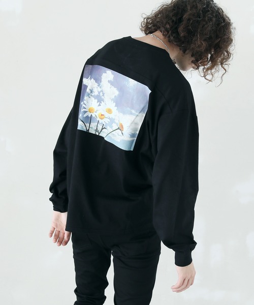 LILL(リル)の「フラワー フォト グラフィック バックプリント 長袖 Tシャツ(Tシャツ/カットソー・メンズ・ブラック/ライトオリーブ/ホワイト・L/M)」の3枚目の写真