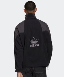 adidas（アディダス）の「ビッグトレフォイル ポーラーフリース