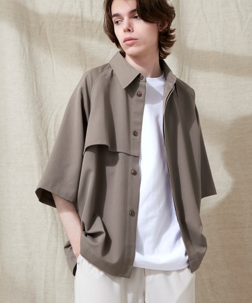 EMMA CLOTHES（エマクローズ）の「TRストレッチ ビッグシルエット ラグランスリーブ ヨークトレンチシャツ/バックロングベンツ(1/2 Sleeve) EMMA CLOTHES（シャツ/ブラウス・メンズ・ブラック/スモークグレー/ブラウン系その他/ライラック/ライトグレー・FREE）」の4枚目の写真