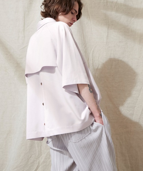 EMMA CLOTHES（エマクローズ）の「TRストレッチ ビッグシルエット ラグランスリーブ ヨークトレンチシャツ/バックロングベンツ(1/2 Sleeve) EMMA CLOTHES（シャツ/ブラウス・メンズ・ブラック/スモークグレー/ブラウン系その他/ライラック/ライトグレー・FREE）」の5枚目の写真