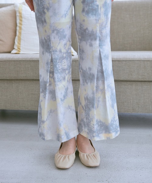 VIS（ビス）の「【コラーゲン加工】【ViSage】リサイクルサテンタイダイ柄イージーパンツ（ルームウェア/パジャマ・レディース・ピンク系その他2/ブルー系その他4・FREE）」の6枚目の写真