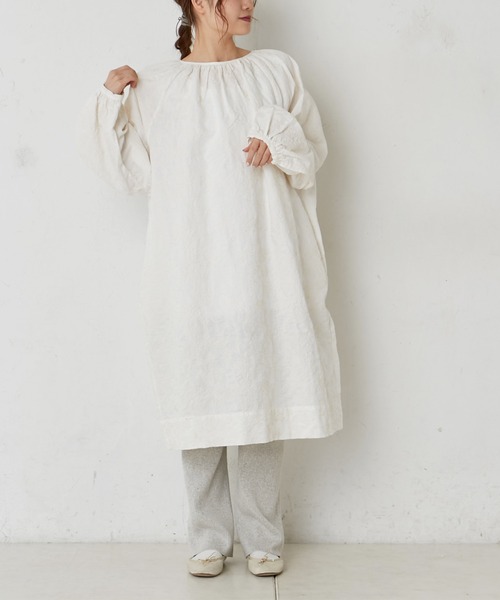 PUAL CE CIN（ピュアルセシン）の「ボタニカル刺繍ワンピース（ワンピース・レディース・ホワイト/グレー・FREE）」の3枚目の写真