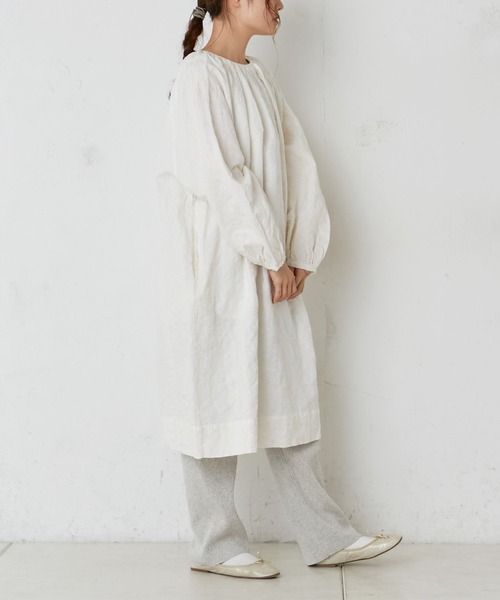 PUAL CE CIN（ピュアルセシン）の「ボタニカル刺繍ワンピース（ワンピース・レディース・ホワイト/グレー・FREE）」の4枚目の写真