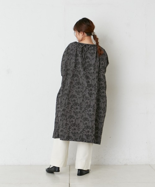 PUAL CE CIN（ピュアルセシン）の「ボタニカル刺繍ワンピース（ワンピース・レディース・ホワイト/グレー・FREE）」の9枚目の写真