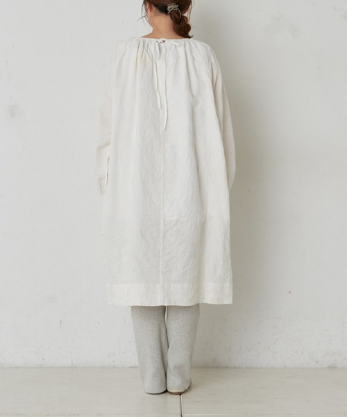 PUAL CE CIN（ピュアルセシン）の「ボタニカル刺繍ワンピース（ワンピース・レディース・ホワイト/グレー・FREE）」の12枚目の写真